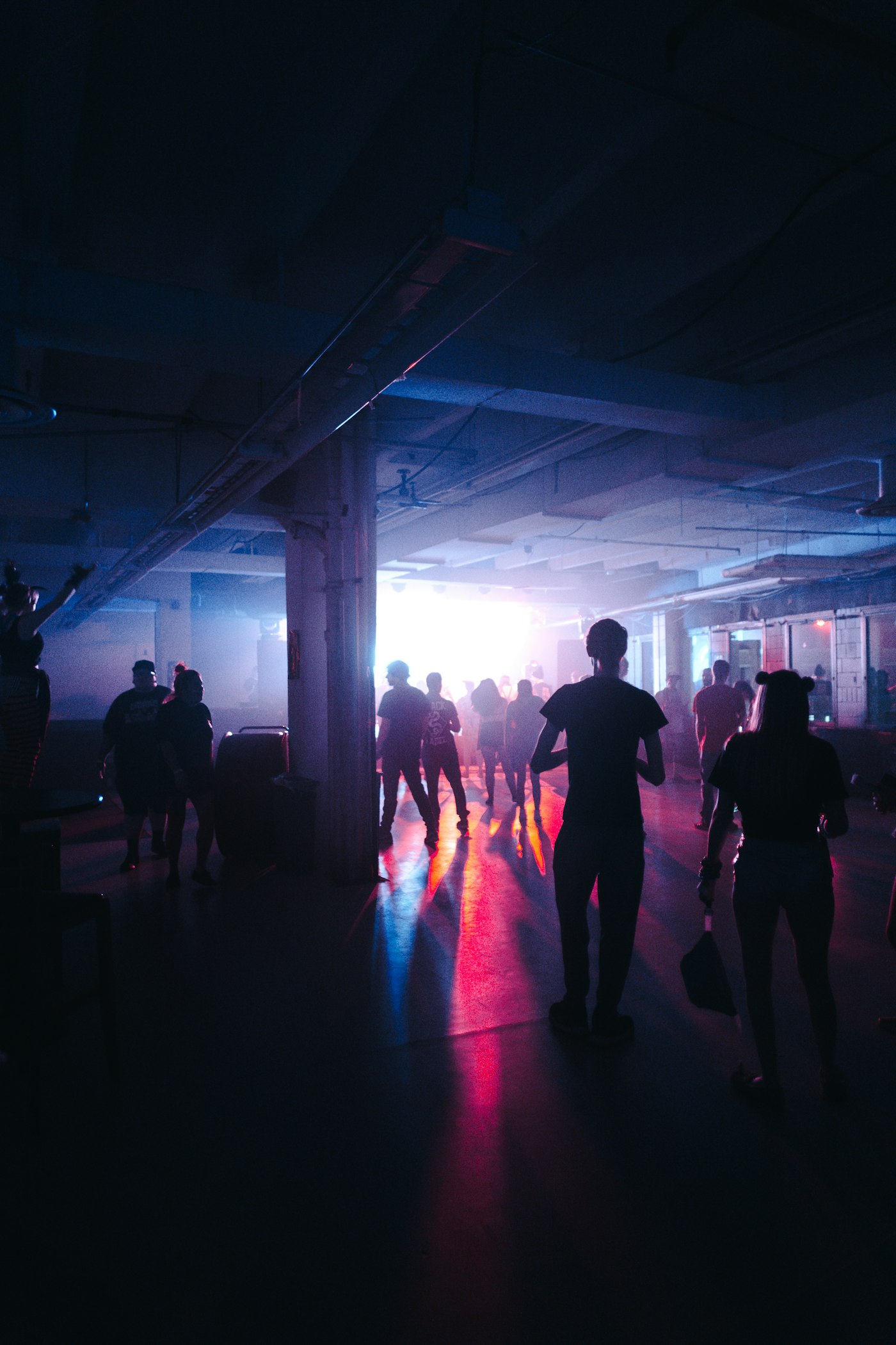 Silhouettes sur le dancefloor